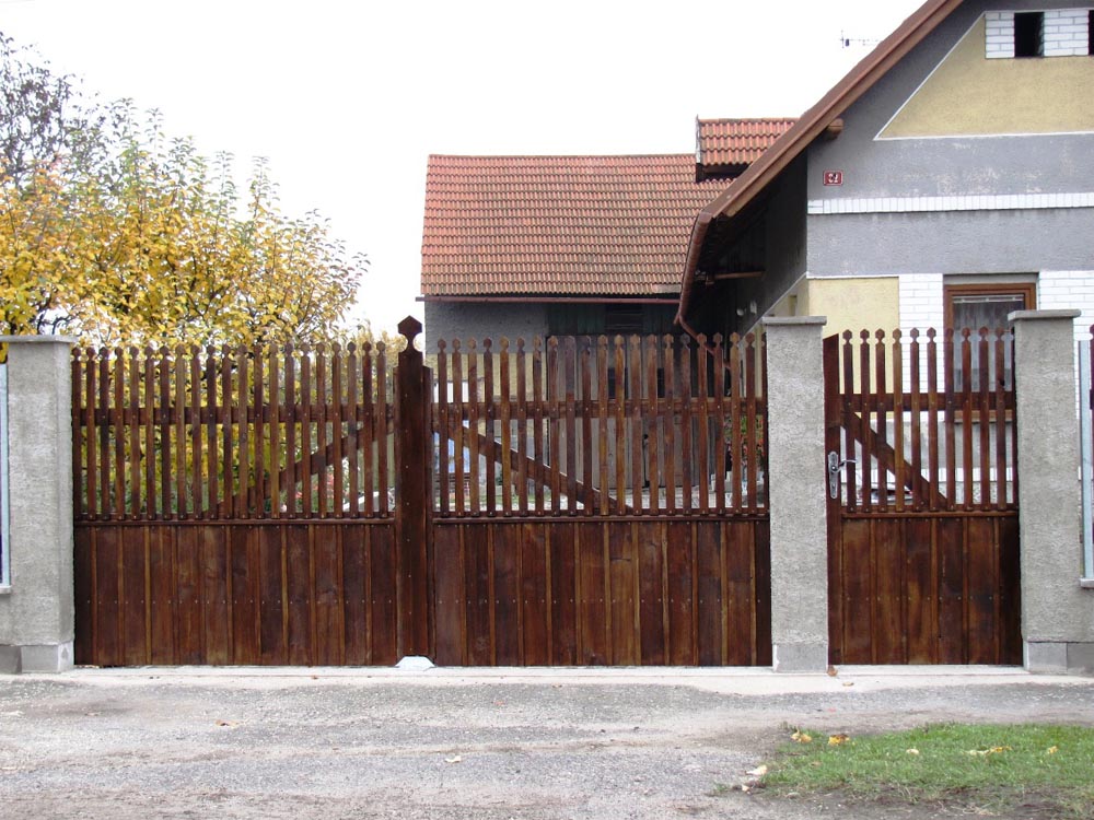 Selská vrata s brankou